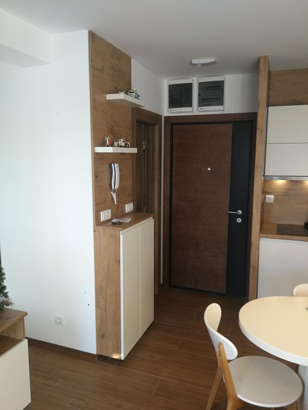 Borovi 2 / 16 Divcibare