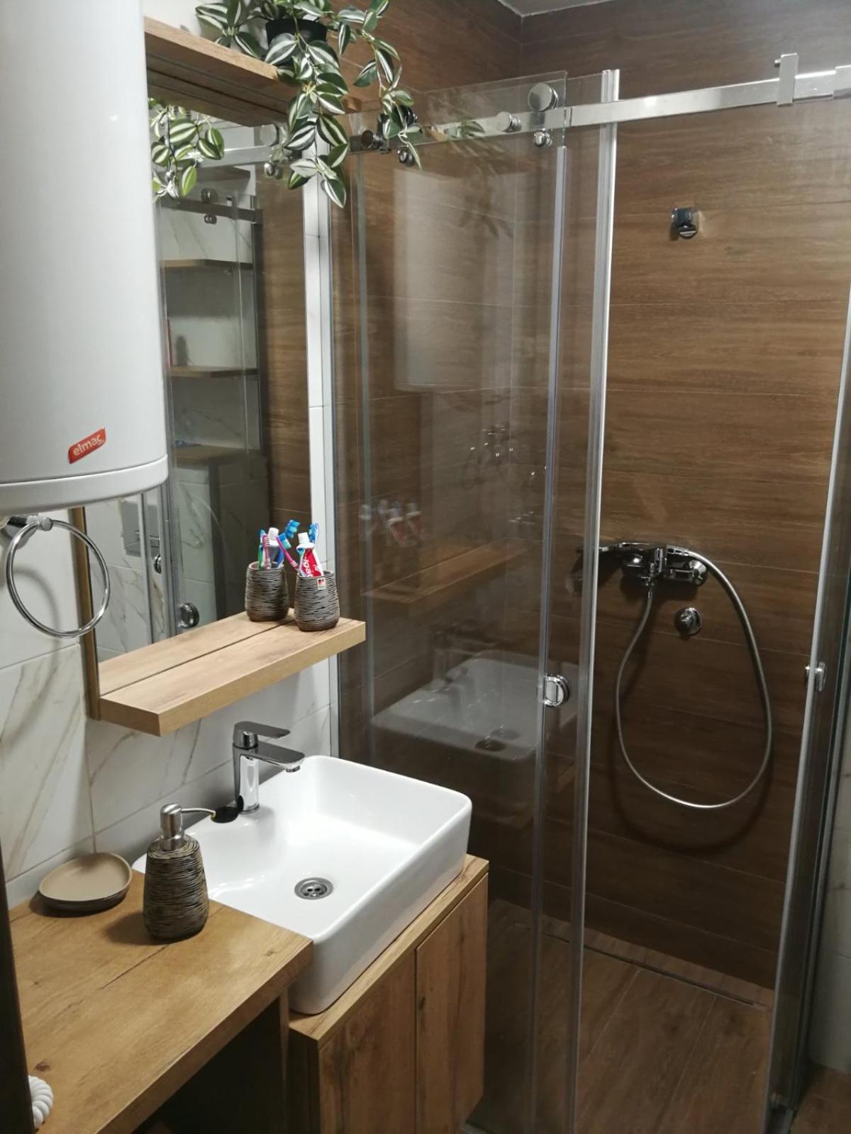 Apartment Borovi 2 / 16 *